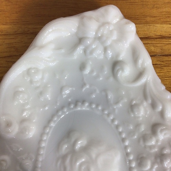 Vintage Fostoria Milk Glass “Jenny Lind” Cameo Dresser Dish - Picture 2 of 6